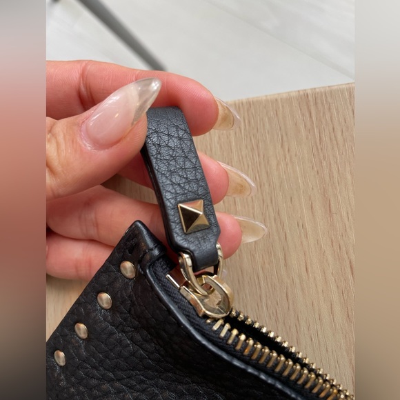 VALENTINO GARAVANI Rockstud Black Large Pouch- Great Condition! - Picture 5 of 9